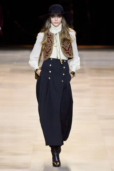 Look 76